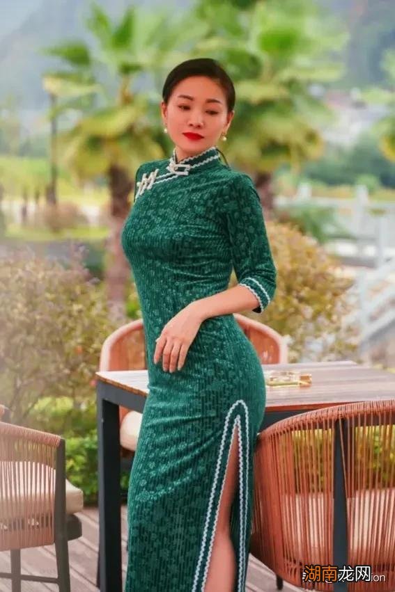 旗袍自然散发女性天然魅力